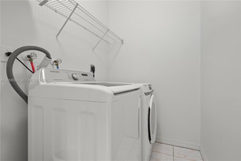Villa ou maison à vendre à Miami, Floride: 4 chambres, 182.46 m2 № 2074159 - photo 18