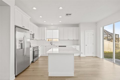 House in Land O' Lakes, Florida 4 bedrooms, 246.38 sq.m. № 1905872 - photo 13