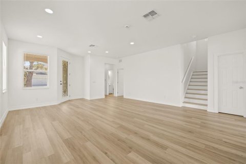 House in Land O' Lakes, Florida 4 bedrooms, 246.38 sq.m. № 1905872 - photo 6