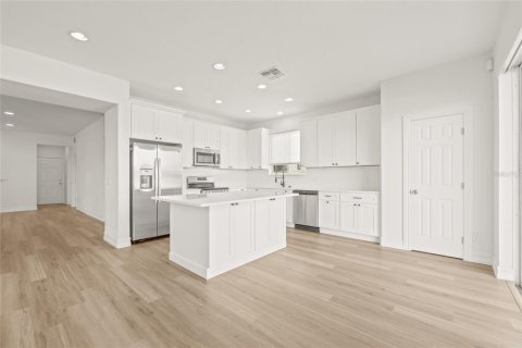 House in Land O' Lakes, Florida 4 bedrooms, 246.38 sq.m. № 1905872 - photo 12