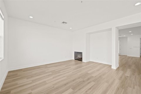 House in Land O' Lakes, Florida 4 bedrooms, 246.38 sq.m. № 1905872 - photo 9