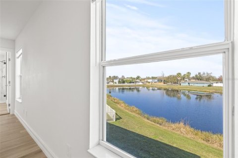 House in Land O' Lakes, Florida 4 bedrooms, 246.38 sq.m. № 1905872 - photo 28