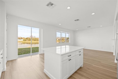 House in Land O' Lakes, Florida 4 bedrooms, 246.38 sq.m. № 1905872 - photo 17