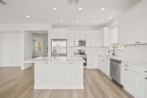 House in Land O' Lakes, Florida 4 bedrooms, 246.38 sq.m. № 1905872 - photo 19