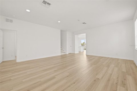 House in Land O' Lakes, Florida 4 bedrooms, 246.38 sq.m. № 1905872 - photo 5