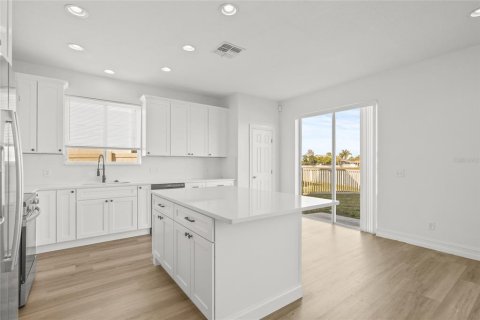 House in Land O' Lakes, Florida 4 bedrooms, 246.38 sq.m. № 1905872 - photo 14