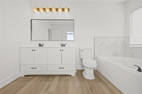 House in Land O' Lakes, Florida 4 bedrooms, 246.38 sq.m. № 1905872 - photo 30