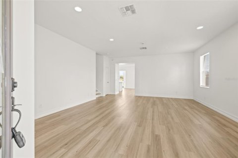 House in Land O' Lakes, Florida 4 bedrooms, 246.38 sq.m. № 1905872 - photo 3