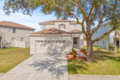 House in Land O' Lakes, Florida 4 bedrooms, 246.38 sq.m. № 1905872 - photo 1