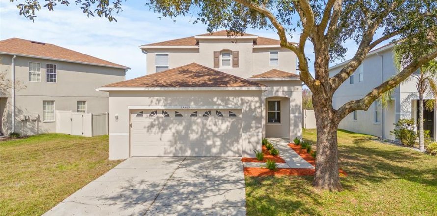 Casa en Land O' Lakes, Florida 4 dormitorios, 246.38 m2 № 1905872