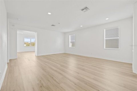 House in Land O' Lakes, Florida 4 bedrooms, 246.38 sq.m. № 1905872 - photo 4