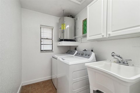 Commercial property in Crystal River, Florida 4 bedrooms, 181.16 sq.m. № 1789698 - photo 12