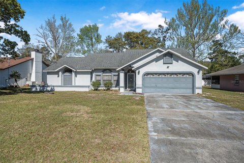 House in Palm Coast, Florida 3 bedrooms, 193.33 sq.m. № 1593410 - photo 1