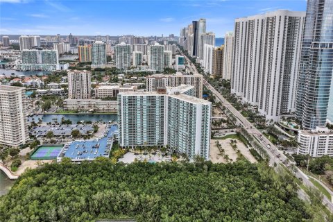 Купить кондоминиум в Санни-Айлс-Бич, Флорида 2 спальни, 126.07м2, № 2009895 - фото 3