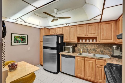 Купить кондоминиум в Санни-Айлс-Бич, Флорида 2 спальни, 126.07м2, № 2009895 - фото 19