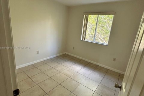 Townhouse in Homestead, Florida 4 bedrooms, 132.2 sq.m. № 1983596 - photo 17