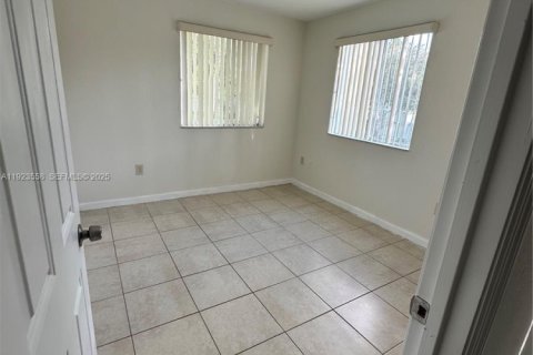 Townhouse in Homestead, Florida 4 bedrooms, 132.2 sq.m. № 1983596 - photo 27