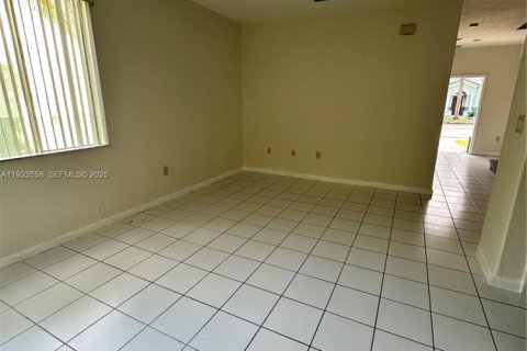 Townhouse in Homestead, Florida 4 bedrooms, 132.2 sq.m. № 1983596 - photo 4