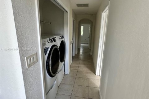 Townhouse in Homestead, Florida 4 bedrooms, 132.2 sq.m. № 1983596 - photo 29