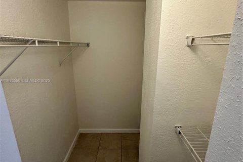 Townhouse in Homestead, Florida 4 bedrooms, 132.2 sq.m. № 1983596 - photo 23