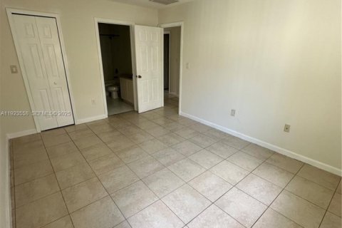 Townhouse in Homestead, Florida 4 bedrooms, 132.2 sq.m. № 1983596 - photo 22