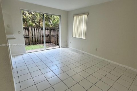 Townhouse in Homestead, Florida 4 bedrooms, 132.2 sq.m. № 1983596 - photo 6