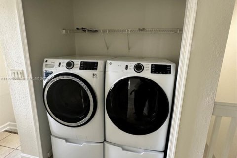 Townhouse in Homestead, Florida 4 bedrooms, 132.2 sq.m. № 1983596 - photo 28