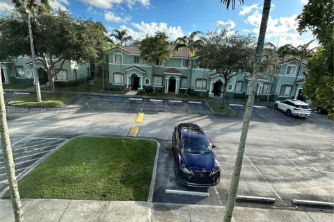 Townhouse in Homestead, Florida 4 bedrooms, 132.2 sq.m. № 1983596 - photo 2