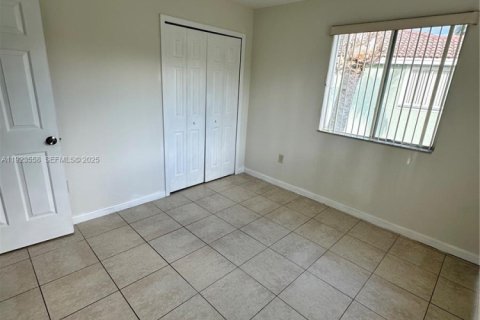 Townhouse in Homestead, Florida 4 bedrooms, 132.2 sq.m. № 1983596 - photo 14