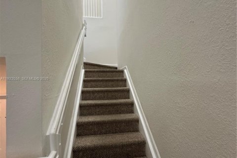 Townhouse in Homestead, Florida 4 bedrooms, 132.2 sq.m. № 1983596 - photo 12