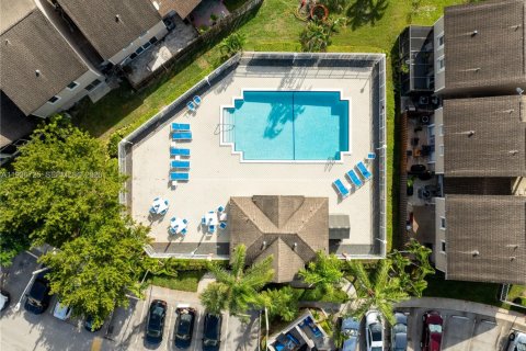 House in Sunrise, Florida 2 bedrooms, 110.09 sq.m. № 1994865 - photo 5