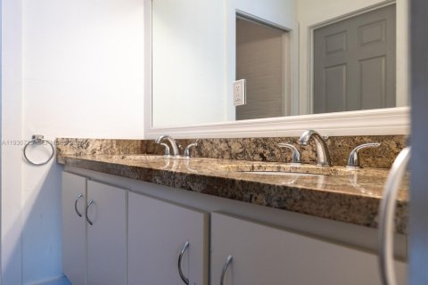 House in Sunrise, Florida 2 bedrooms, 110.09 sq.m. № 1994865 - photo 19