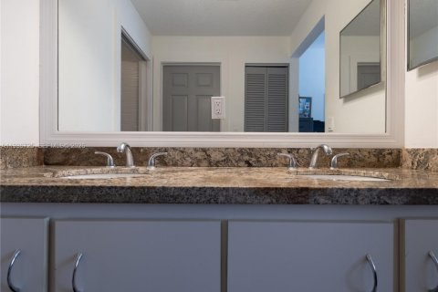 House in Sunrise, Florida 2 bedrooms, 110.09 sq.m. № 1994865 - photo 21