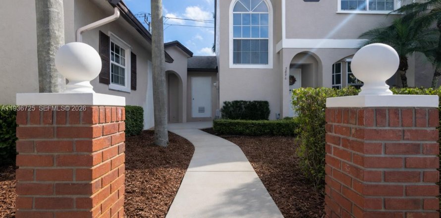 House in Sunrise, Florida 2 bedrooms, 110.09 sq.m. № 1994865