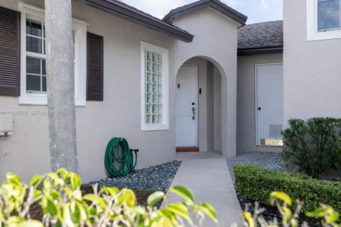 House in Sunrise, Florida 2 bedrooms, 110.09 sq.m. № 1994865 - photo 2