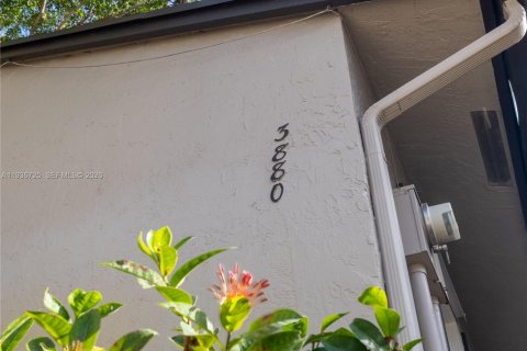 House in Sunrise, Florida 2 bedrooms, 110.09 sq.m. № 1994865 - photo 6