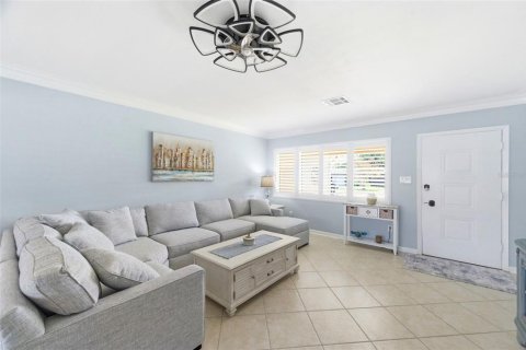 House in Belleair, Florida 2 bedrooms, 163.14 sq.m. № 2200084 - photo 8