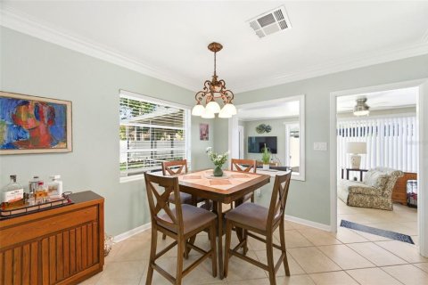 House in Belleair, Florida 2 bedrooms, 163.14 sq.m. № 2200084 - photo 20