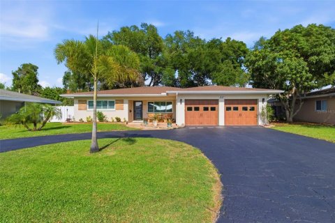 House in Belleair, Florida 2 bedrooms, 163.14 sq.m. № 2200084 - photo 7
