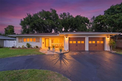 House in Belleair, Florida 2 bedrooms, 163.14 sq.m. № 2200084 - photo 2