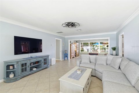 House in Belleair, Florida 2 bedrooms, 163.14 sq.m. № 2200084 - photo 13