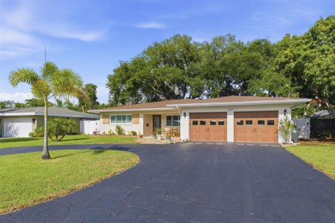 House in Belleair, Florida 2 bedrooms, 163.14 sq.m. № 2200084 - photo 6