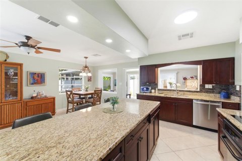 House in Belleair, Florida 2 bedrooms, 163.14 sq.m. № 2200084 - photo 15