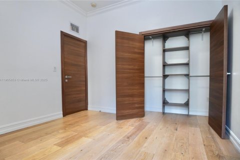 Townhouse in Coral Gables, Florida 4 bedrooms, 201.32 sq.m. № 1956828 - photo 16