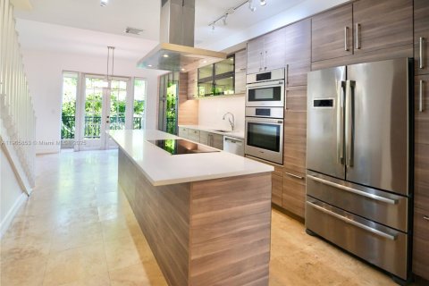 Townhouse in Coral Gables, Florida 4 bedrooms, 201.32 sq.m. № 1956828 - photo 2