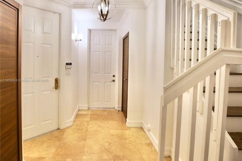 Townhouse in Coral Gables, Florida 4 bedrooms, 201.32 sq.m. № 1956828 - photo 19