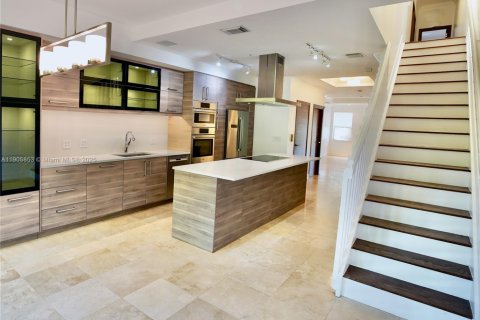 Townhouse in Coral Gables, Florida 4 bedrooms, 201.32 sq.m. № 1956828 - photo 8