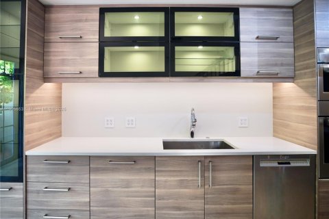 Townhouse in Coral Gables, Florida 4 bedrooms, 201.32 sq.m. № 1956828 - photo 4