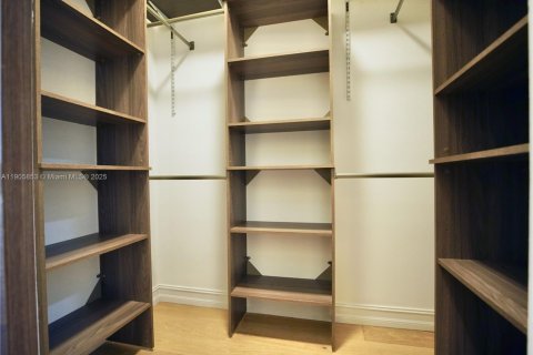 Townhouse in Coral Gables, Florida 4 bedrooms, 201.32 sq.m. № 1956828 - photo 10