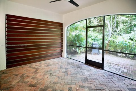 Townhouse in Coral Gables, Florida 4 bedrooms, 201.32 sq.m. № 1956828 - photo 21